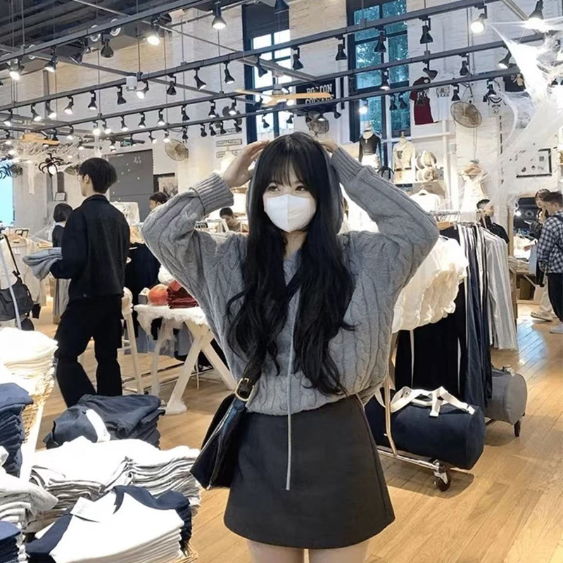 灰色连帽麻花毛衣女